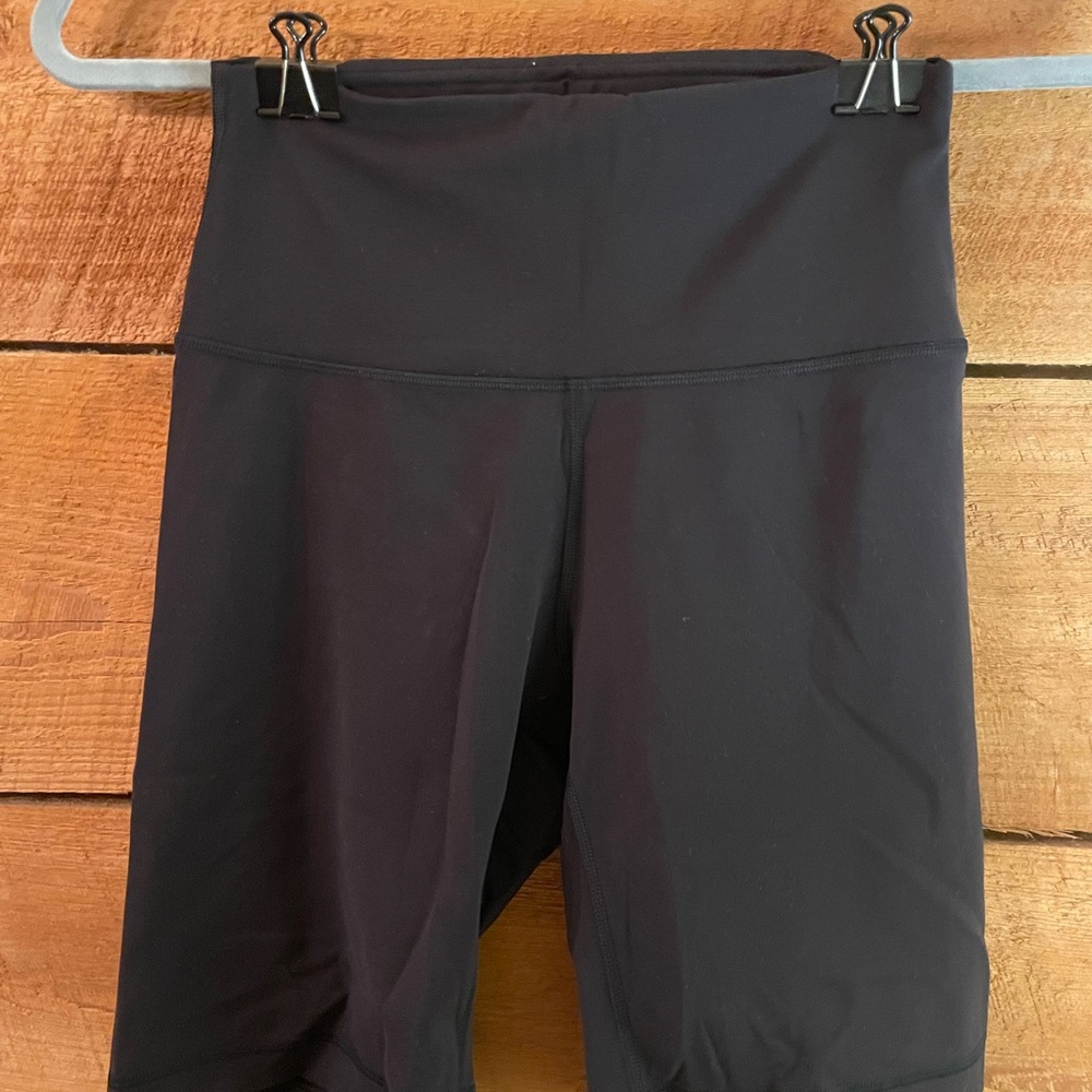 Lululemon women’s bike shorts size 6 black